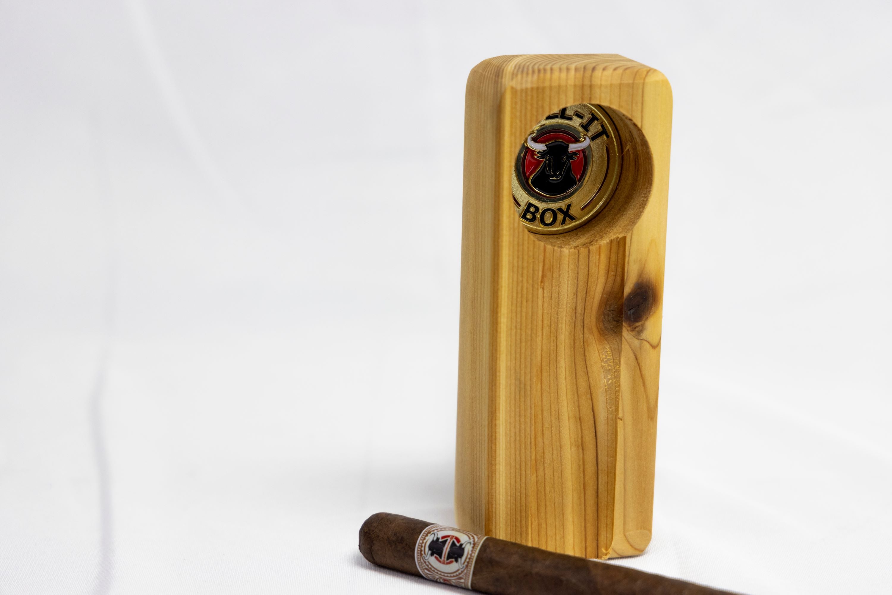 Magnetic Cigar Holder/Ash Tray